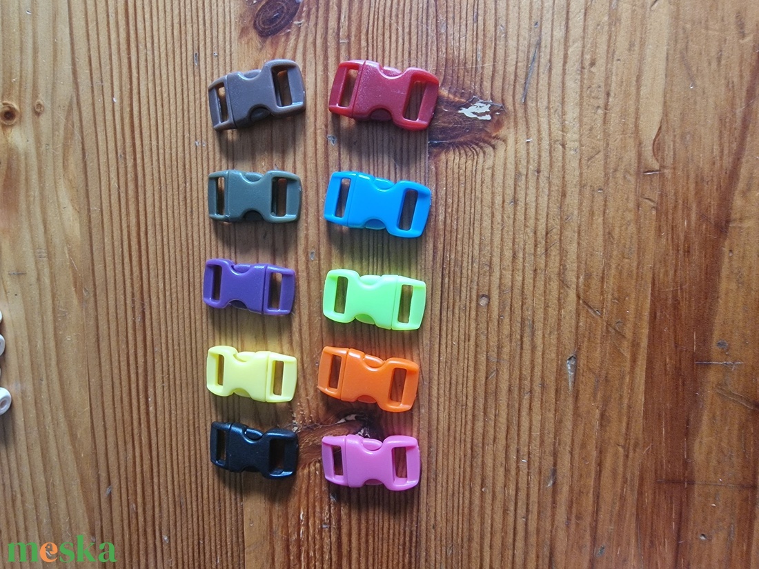 Paracord csat színes - kellékek & szerszámok - csat, karika, zár - Meska.hu Paracord csat színes - kellékek & szerszámok - csat, karika, zár - Meska.hu