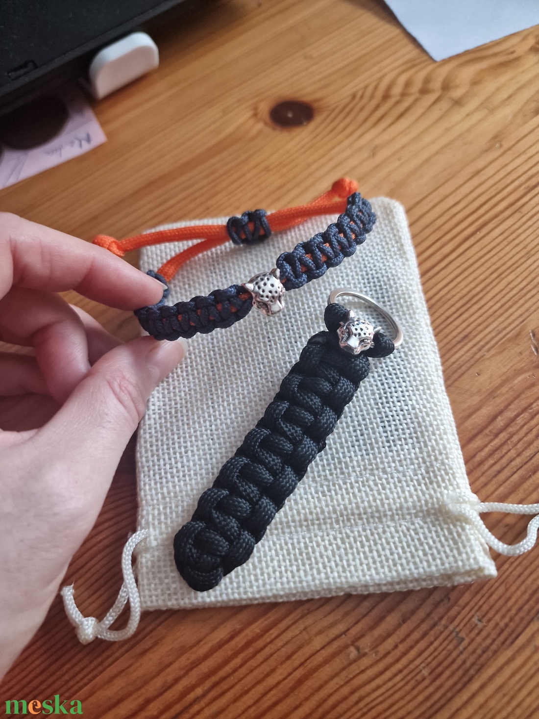 Párducos karkötő kulcstartó szett - ékszer - karkötő - fonott karkötő - Meska.hu