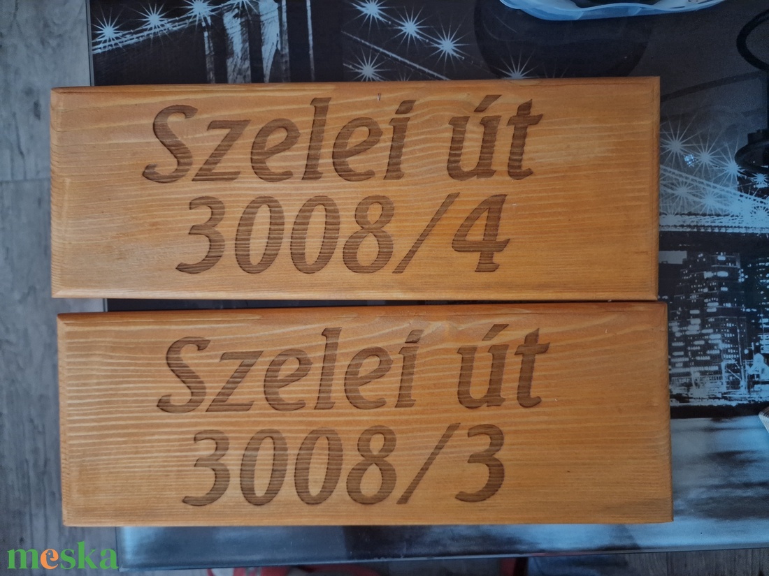 Fa utcanév és házszám tábla - otthon & életmód - ház & kert - házszám - Meska.hu