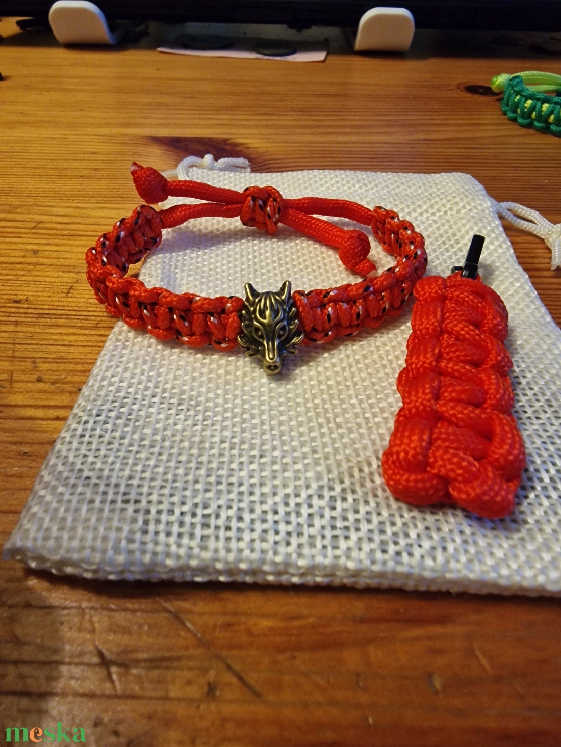 Farkas fejes karkötő és kulcstartó - ékszer - karkötő - fonott karkötő - Meska.hu
