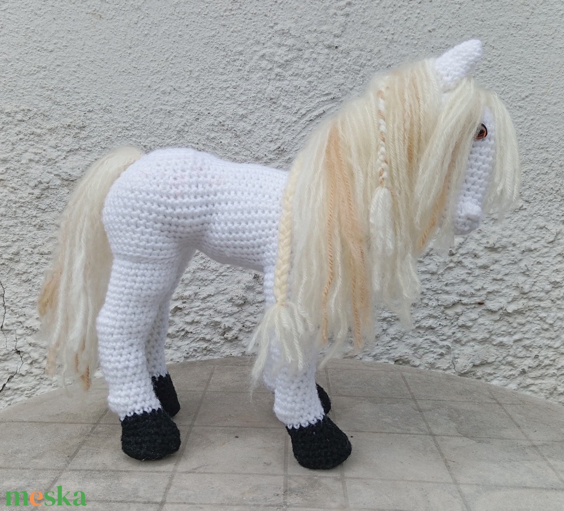 Szellő, a horgolt ló  - játék & sport - plüssállat & játékfigura - ló - Meska.hu