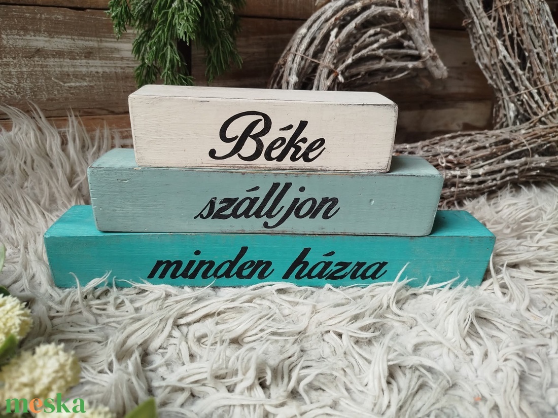 Béke szálljon minden házra - fa hasábok  - otthon & életmód - dekoráció - fali és függő dekoráció - falra akasztható dekor - Meska.hu