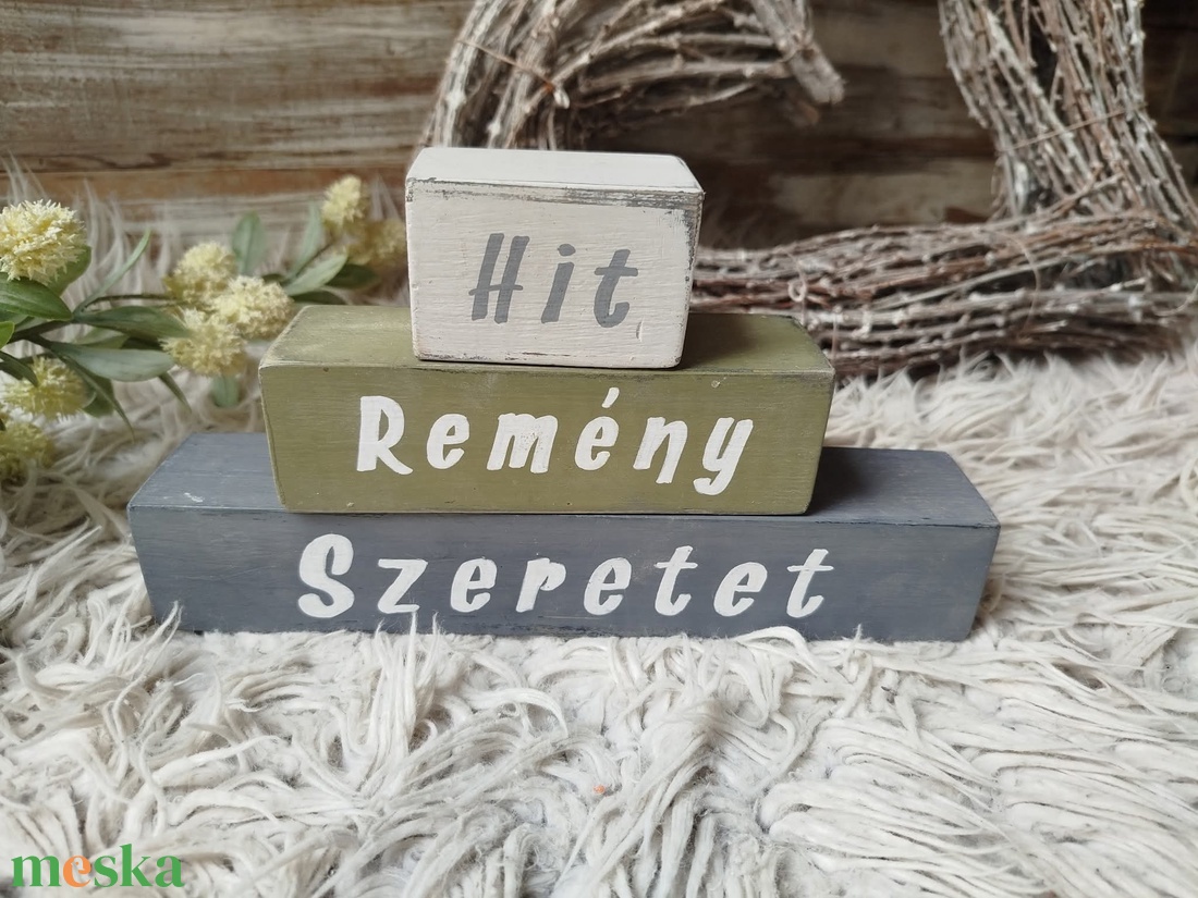 Hit, remény, szeretet - fa hasábok  - otthon & életmód - dekoráció - fali és függő dekoráció - falra akasztható dekor - Meska.hu