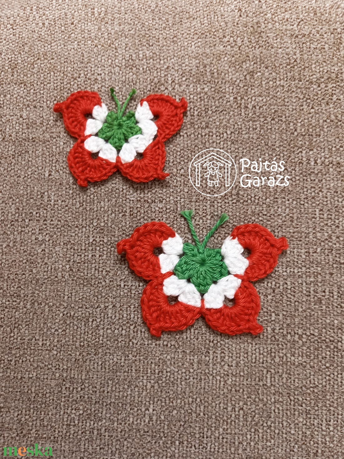 Horgolt kokárda (kis pillangó) - ékszer - kitűző és bross - Meska.hu