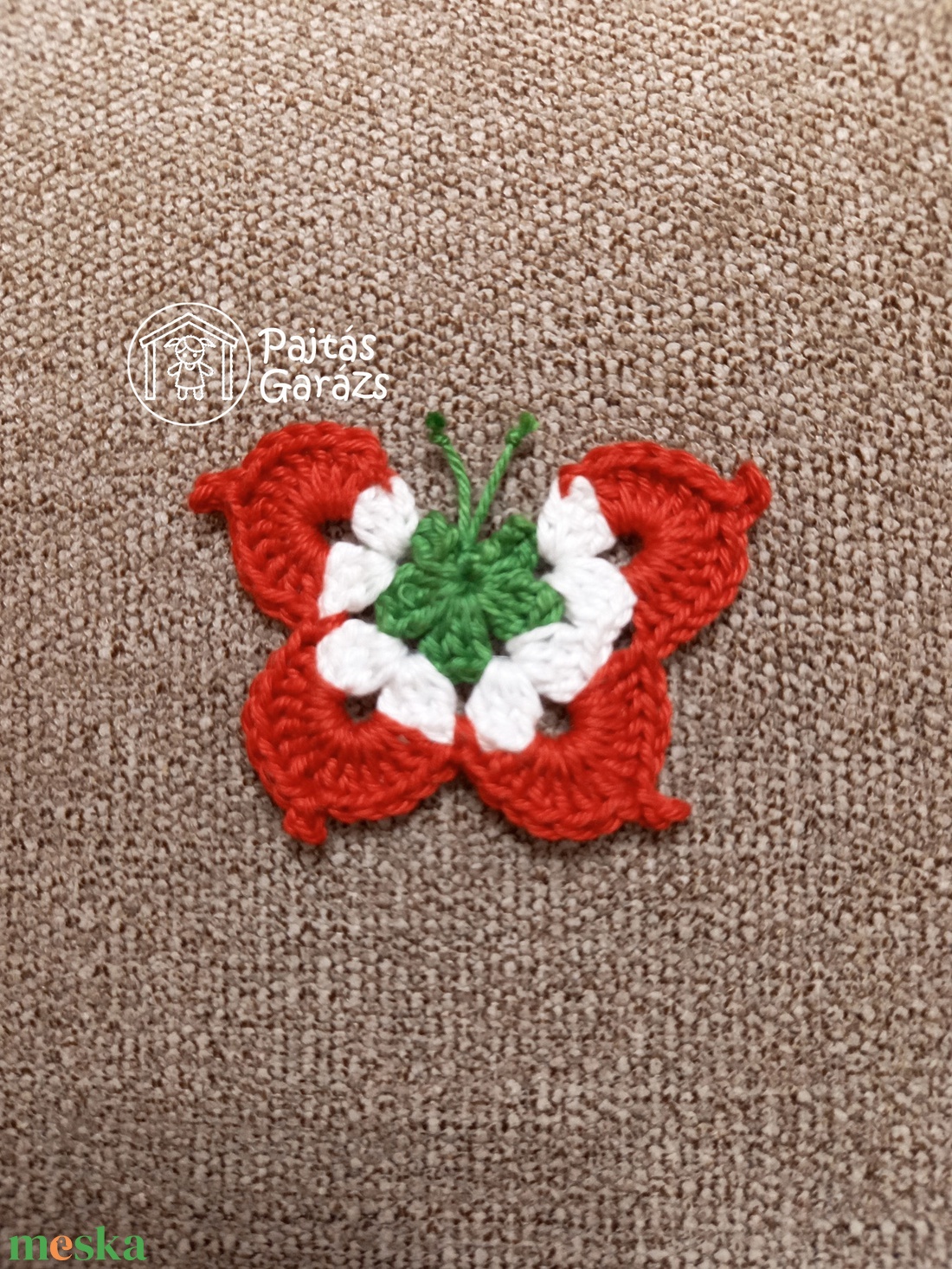 Horgolt kokárda (nagy pillangó) - ékszer - kitűző és bross - Meska.hu