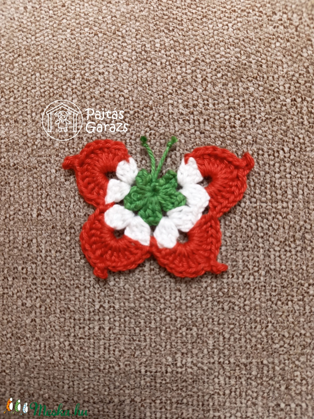 Horgolt kokárda (kis pillangó) - ékszer - kitűző és bross - Meska.hu