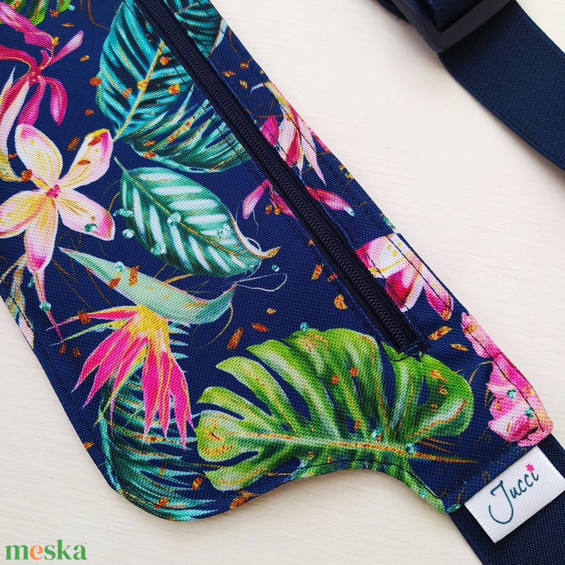 Sötétkék virágos futós övtáska  - táska & tok - övtáska - Meska.hu