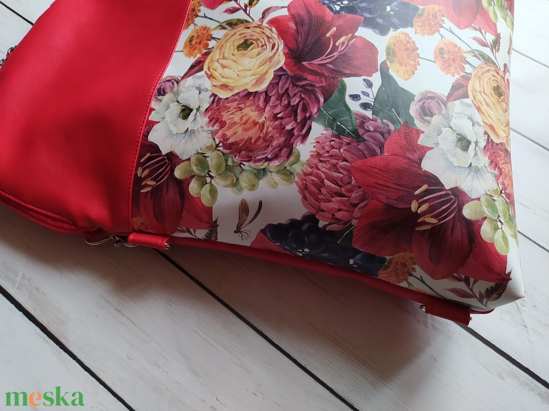 Variálható piros virágos hátizsák/válltáska  - táska & tok - variálható táska - Meska.hu