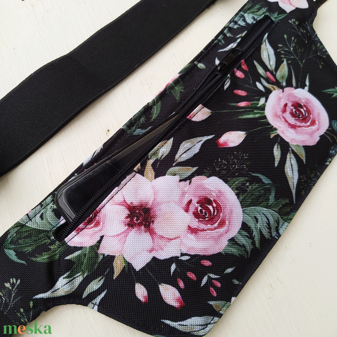 Rózsás háromszöges futós övtáska  - táska & tok - övtáska - Meska.hu