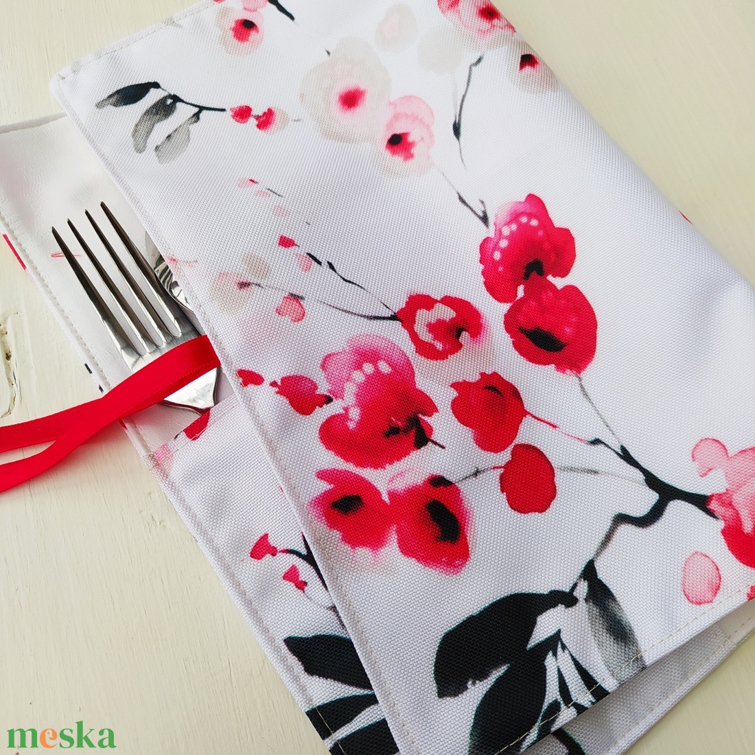 Piros virágos evőeszköztartó - táska & tok - uzsonna- & ebéd tartó - evőeszköz tartó - Meska.hu