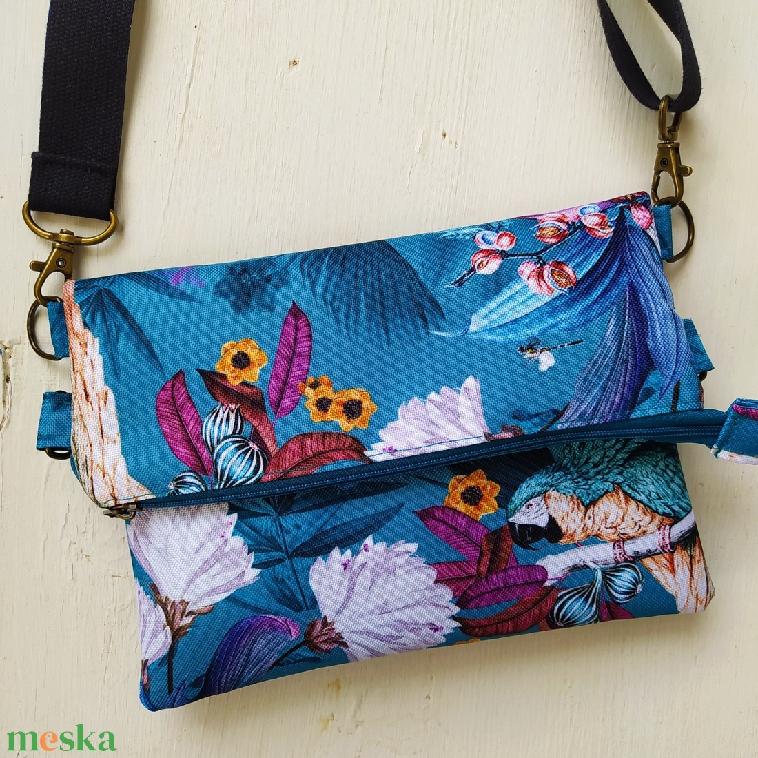 Türkiz virágos/madaras válltáska/övtáska - táska & tok - variálható táska - Meska.hu