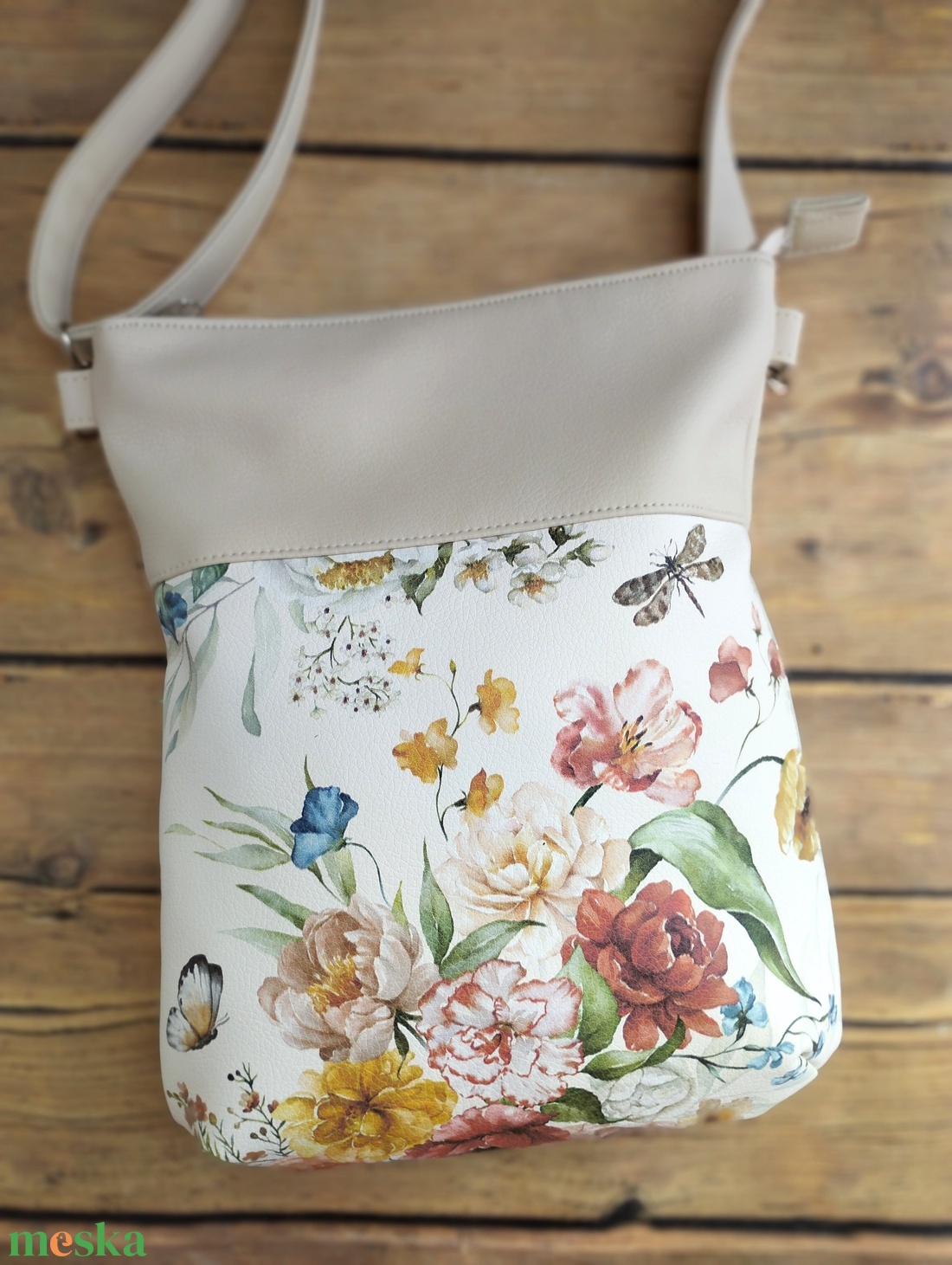 Krémszínű textilbőr virágos válltáska  - táska & tok - kézitáska & válltáska - válltáska - Meska.hu