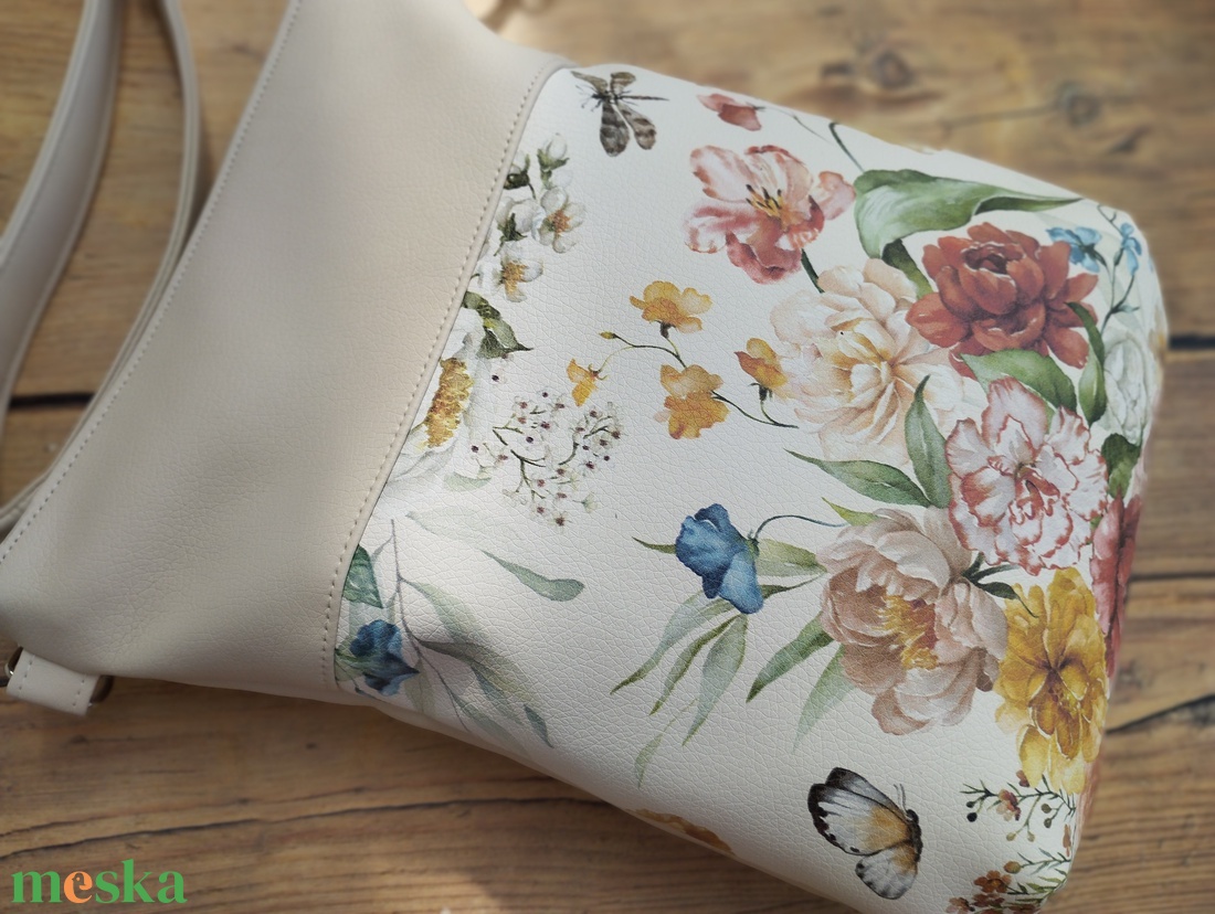 Krémszínű textilbőr virágos válltáska  - táska & tok - kézitáska & válltáska - válltáska - Meska.hu