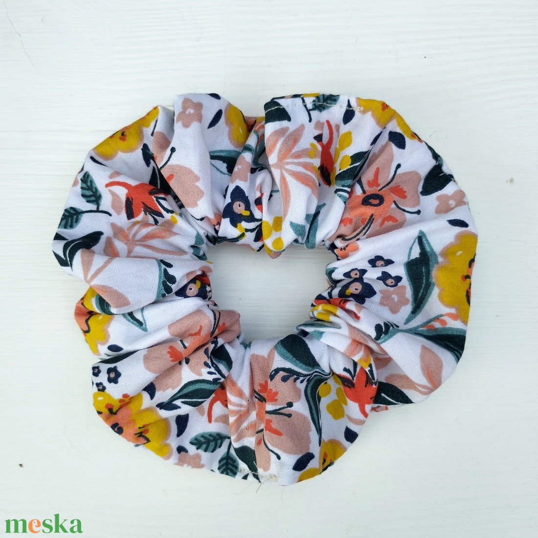 Mustár-rózsaszín virágos scrunchie hajgumi - ruha & divat - hajdísz & hajcsat - hajgumi - Meska.hu Mustár-rózsaszín virágos scrunchie hajgumi - ruha & divat - hajdísz & hajcsat - hajgumi - Meska.hu