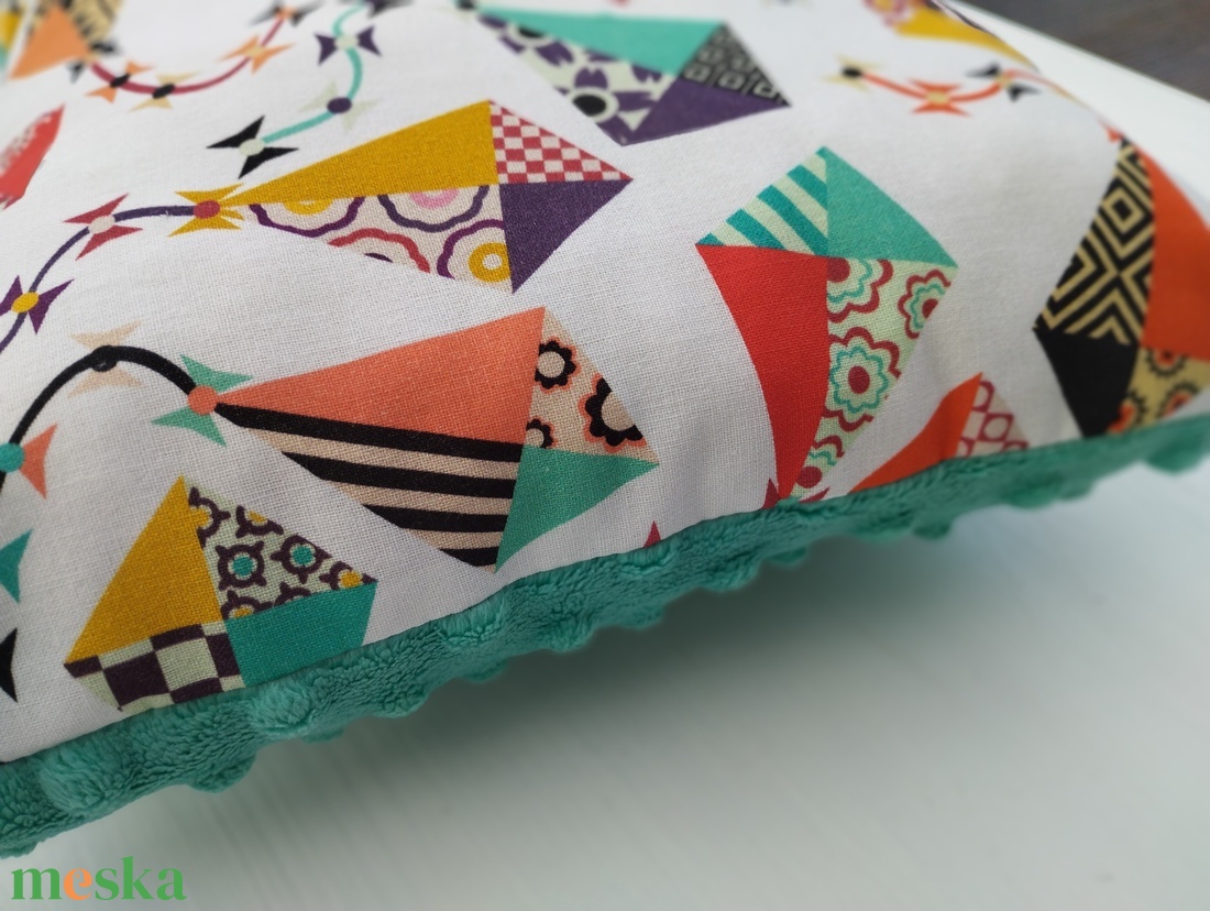 Papírsárkányos párna levendulapárnával - baba - mama - babaszoba dekoráció - gyerek díszpárna - Meska.hu