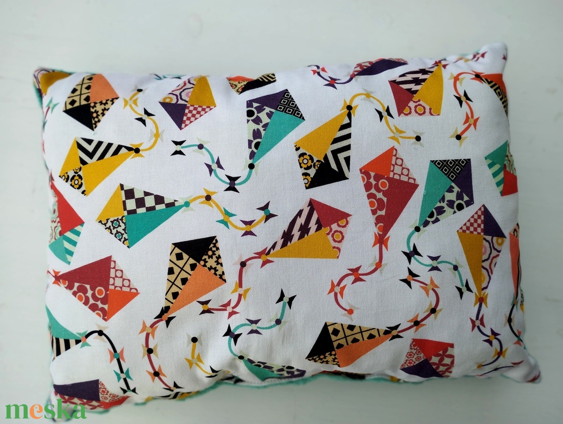 Papírsárkányos párna levendulapárnával - baba - mama - babaszoba dekoráció - gyerek díszpárna - Meska.hu