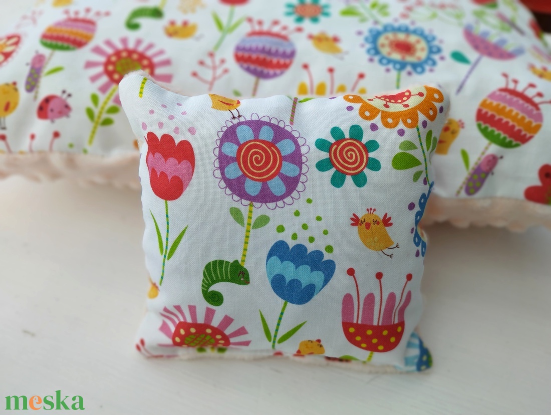 Rózsaszín virágos párna levendulapárnával - otthon & életmód - babaszoba, gyerekszoba - gyerek díszpárna - Meska.hu