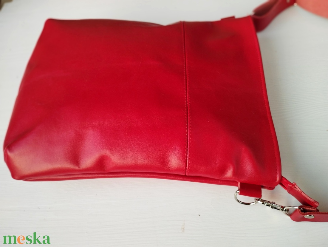 Piros valódi bőr válltáska  - táska & tok - kézitáska & válltáska - válltáska - Meska.hu