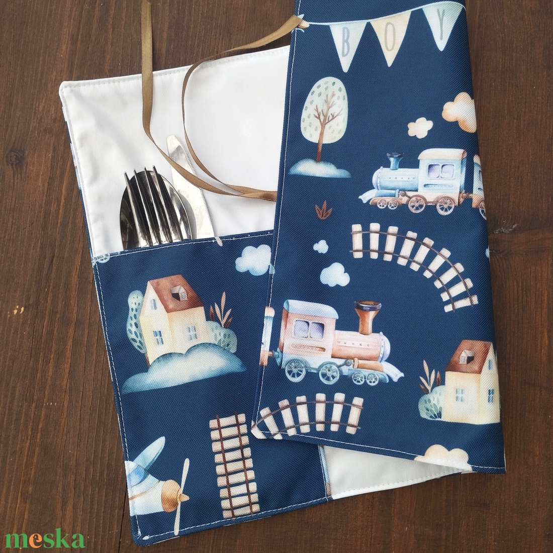 Vonatos evőeszköztartó - táska & tok - uzsonna- & ebéd tartó - evőeszköz tartó - Meska.hu