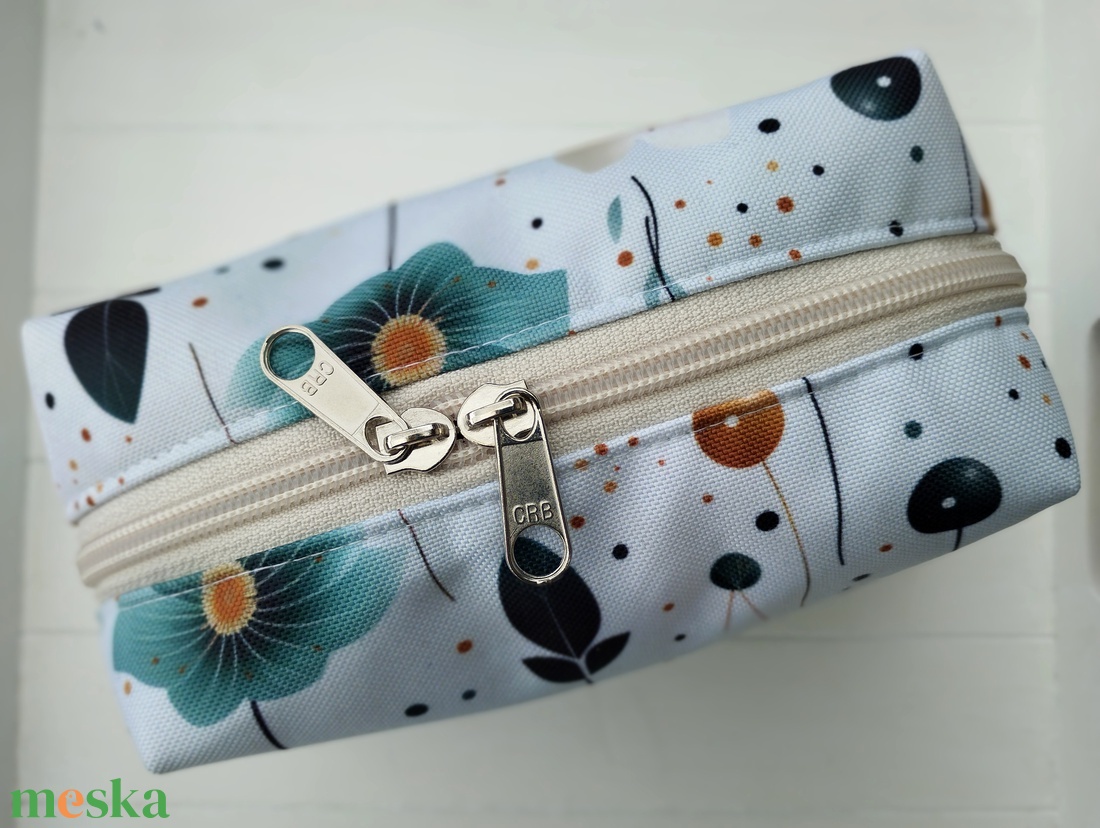 Virágos menta neszesszer - táska & tok - neszesszer - Meska.hu