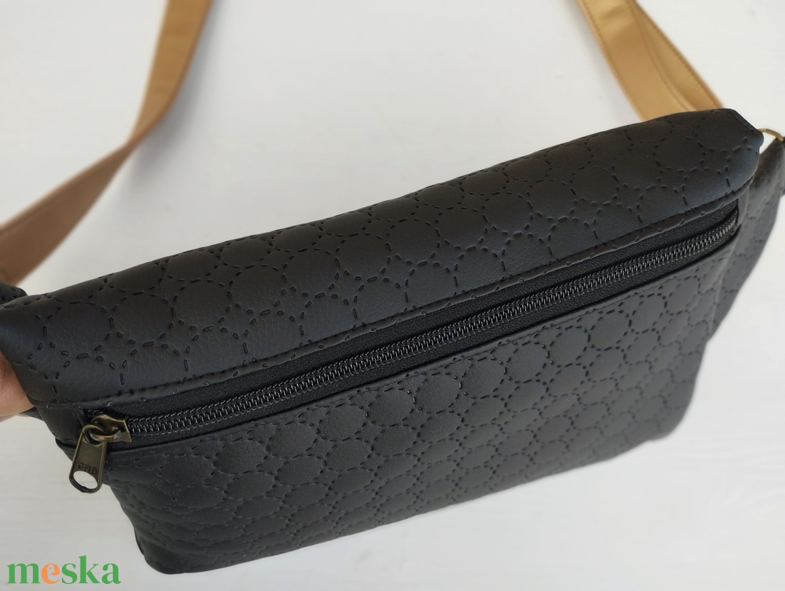 Fekete- geometriai mintás textilbőr övtáska  - táska & tok - övtáska - Meska.hu