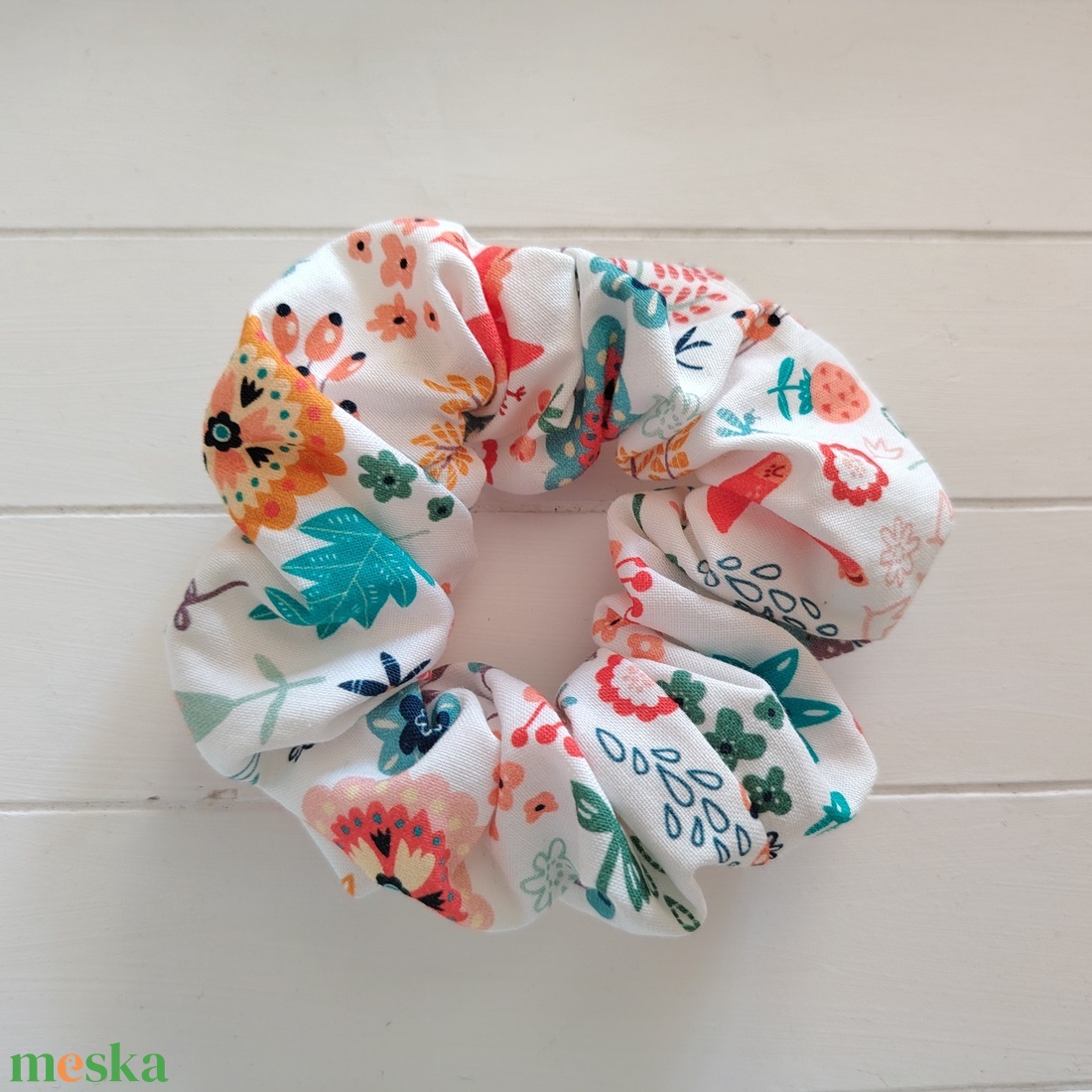 Színes virágos scrunchie hajgumi - ruha & divat - hajdísz & hajcsat - hajgumi - Meska.hu