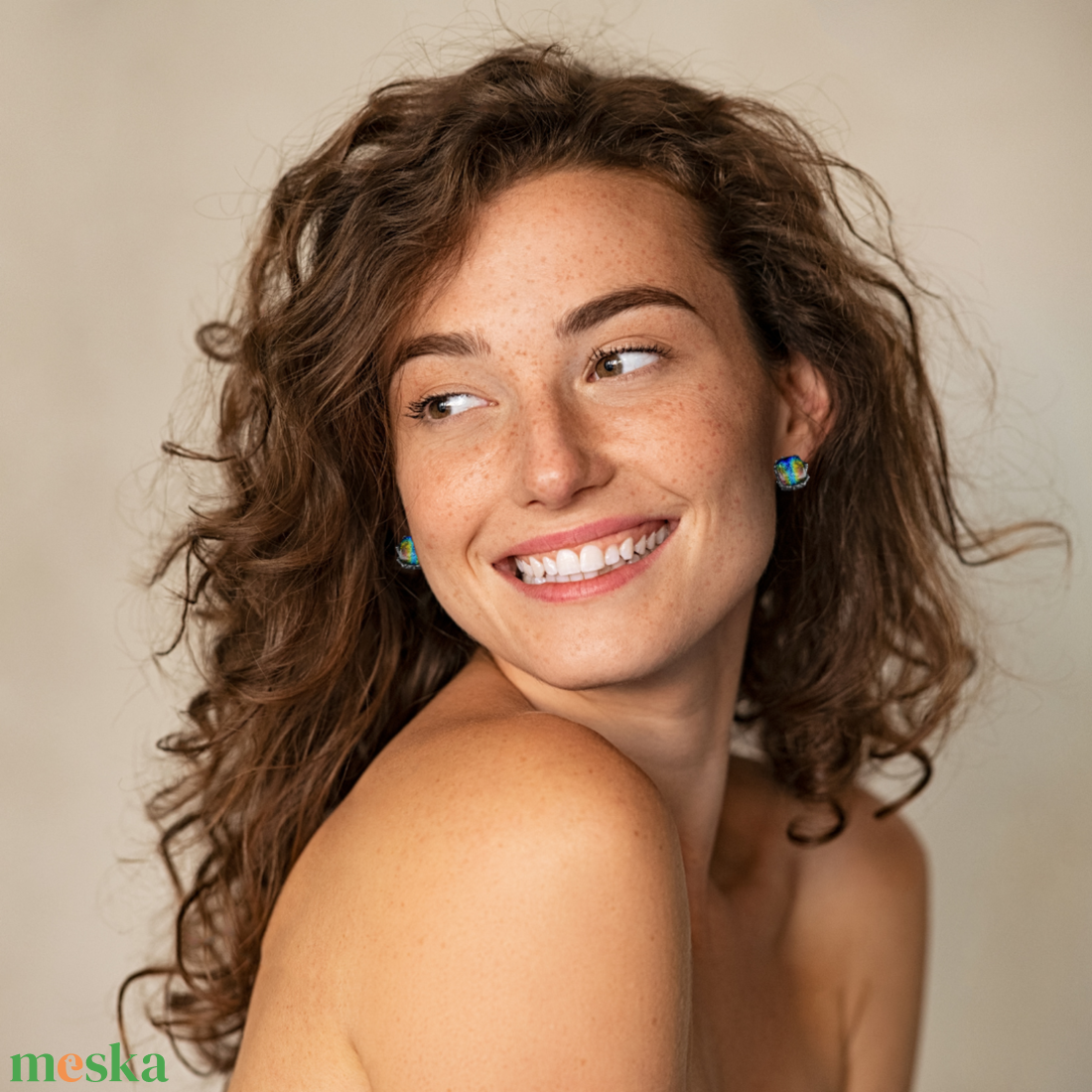 Szivárvány fény dichroic üveg bedugós fülbevaló - ékszer - fülbevaló - pötty fülbevaló - Meska.hu