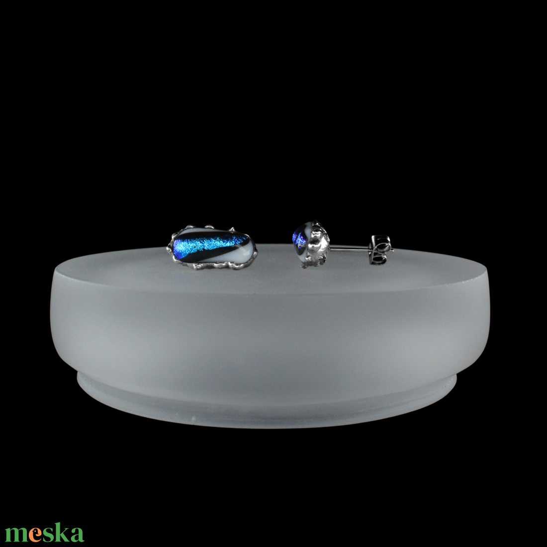 Hullócsillag dichroic üveg bedugós fülbevaló - ékszer - fülbevaló - pötty fülbevaló - Meska.hu