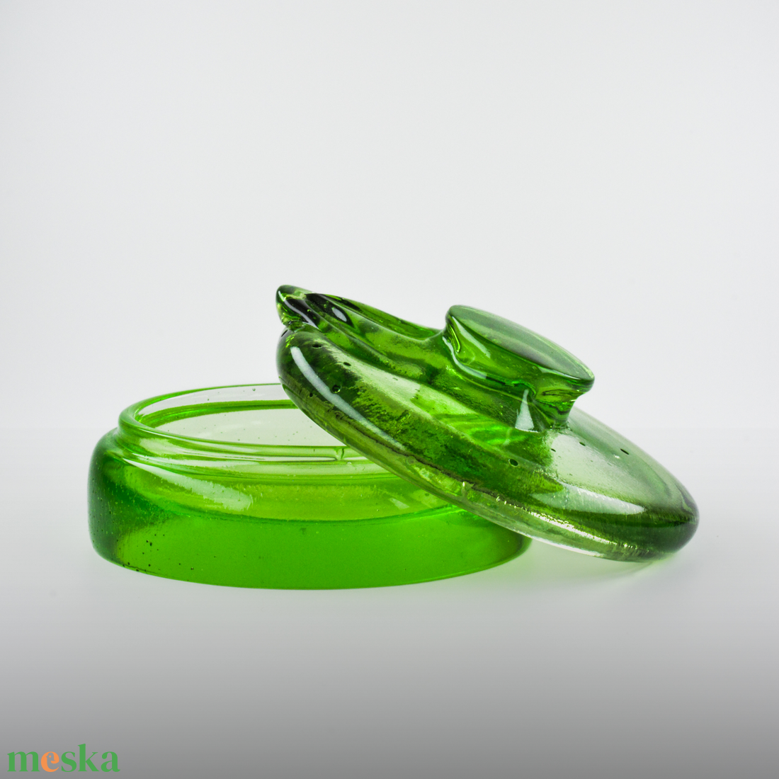 Levélke ékszertartó üvegszelence, üvegöntéssel készült egyedi darab  - ékszer - ékszertartó - ékszerdoboz - Meska.hu