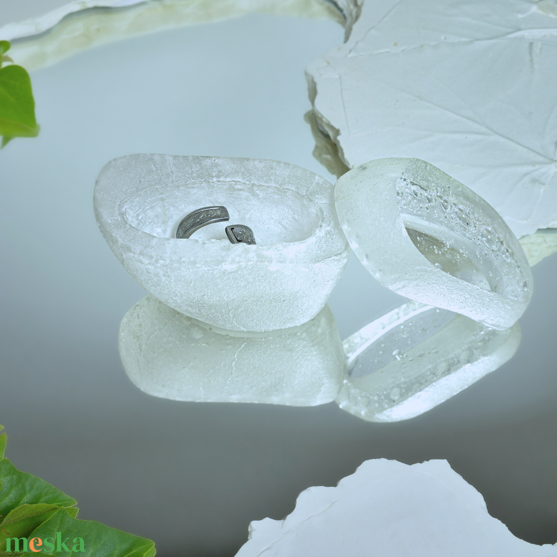 A kő emlékezete üvegszelence, üvegöntéssel készült egyedi darab eljegyzéshez, esküvőhöz, ajándékba  - ékszer - ékszertartó - ékszerdoboz - Meska.hu