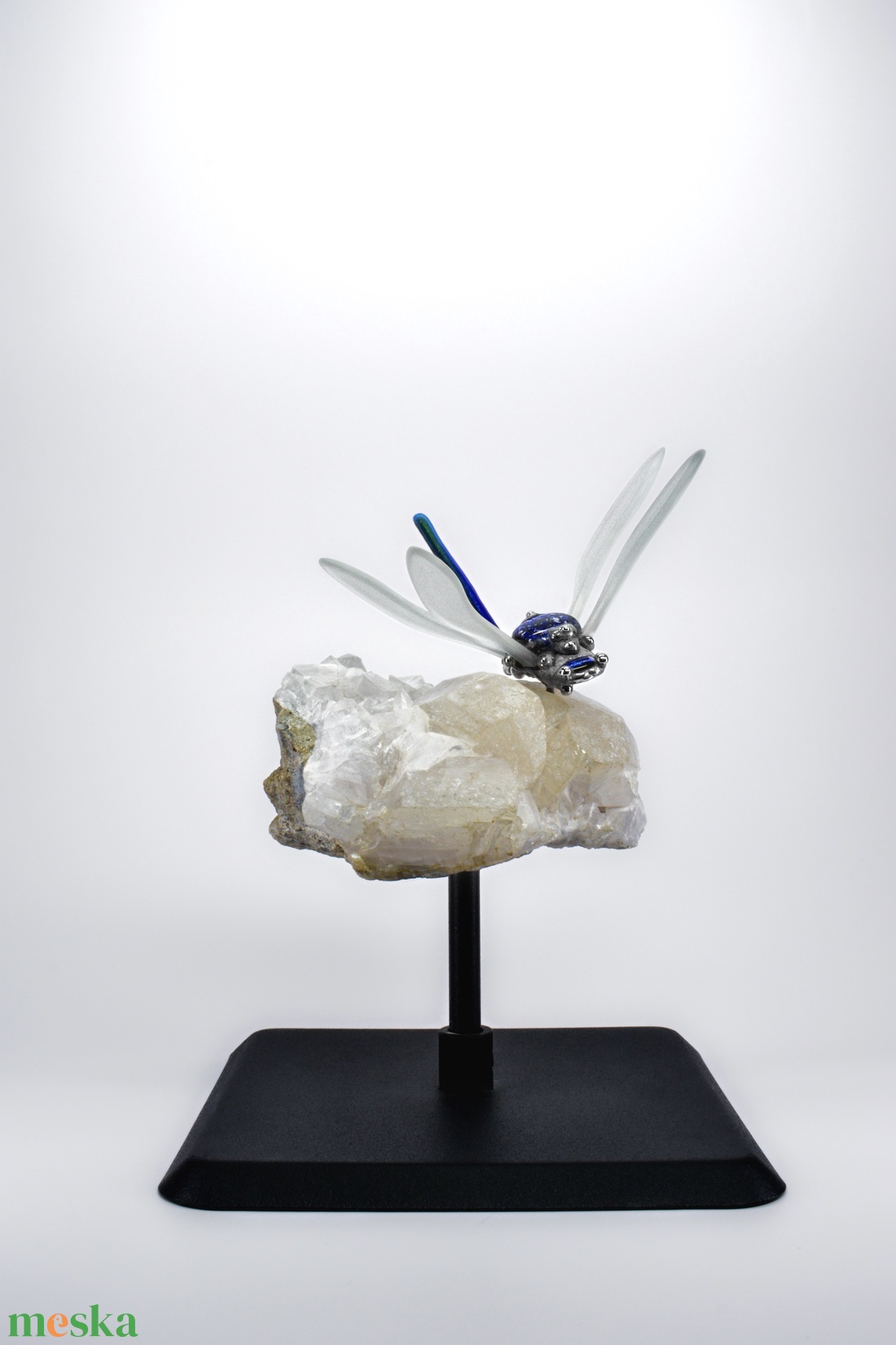 Kék szitakötő hegyikristályon dekoráció, műalkotás, dísztárgy - otthon & életmód - dekoráció - dísztárgy - Meska.hu