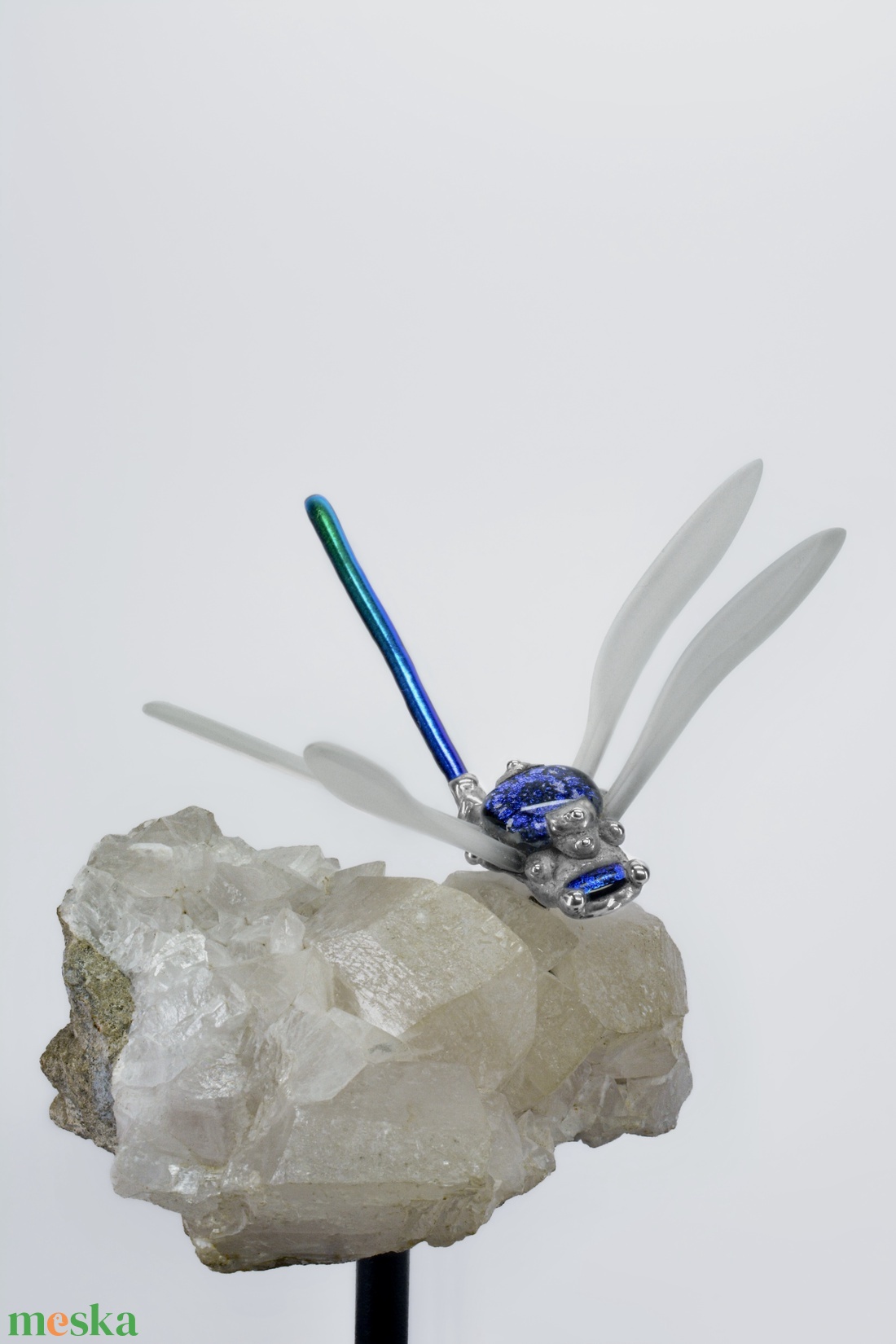 Kék szitakötő hegyikristályon dekoráció, műalkotás, dísztárgy - otthon & életmód - dekoráció - dísztárgy - Meska.hu