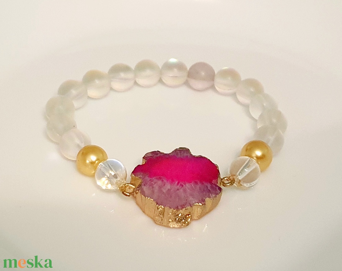 Achátszelet holdkő öleléseben - ékszer - karkötő - ásványkarkötő - Meska.hu