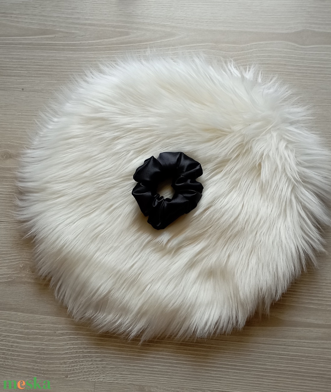 Fekete scrunchie hajgumi - ruha & divat - hajdísz & hajcsat - hajgumi - Meska.hu Fekete scrunchie hajgumi - ruha & divat - hajdísz & hajcsat - hajgumi - Meska.hu