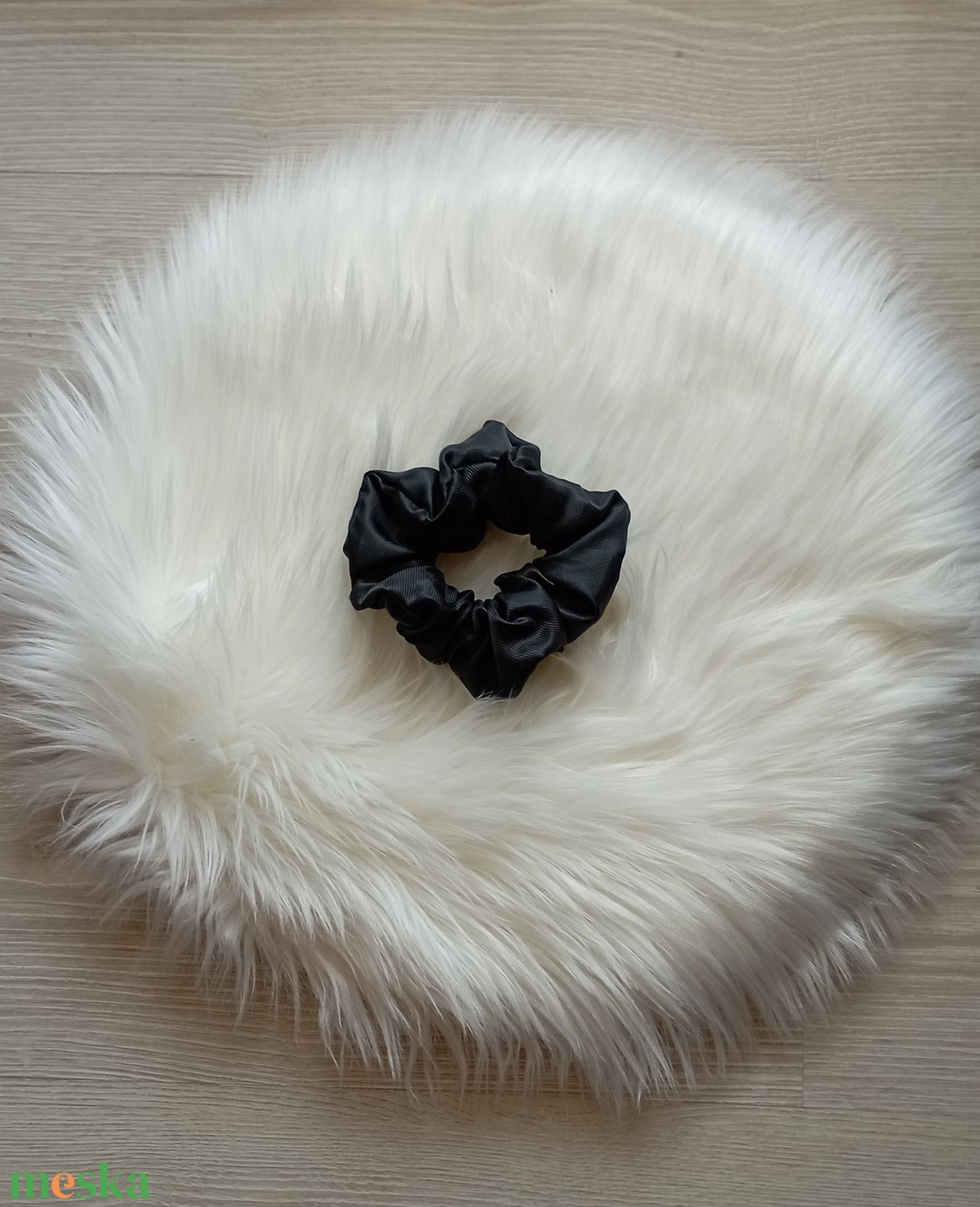 Fekete csíkos scrunchie hajgumi - ruha & divat - hajdísz & hajcsat - hajgumi - Meska.hu Fekete csíkos scrunchie hajgumi - ruha & divat - hajdísz & hajcsat - hajgumi - Meska.hu
