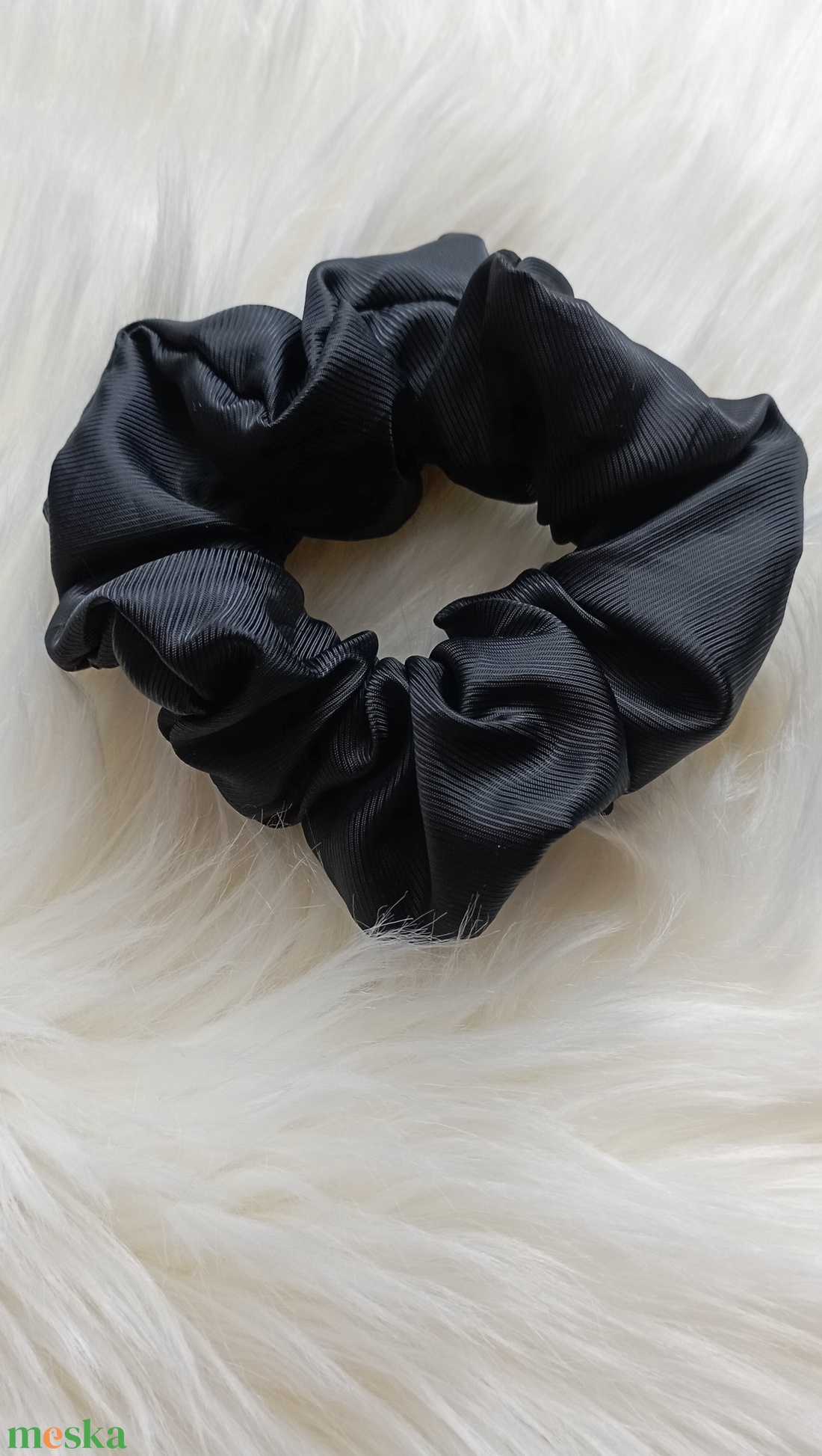 Fekete csíkos scrunchie hajgumi - ruha & divat - hajdísz & hajcsat - hajgumi - Meska.hu Fekete csíkos scrunchie hajgumi - ruha & divat - hajdísz & hajcsat - hajgumi - Meska.hu