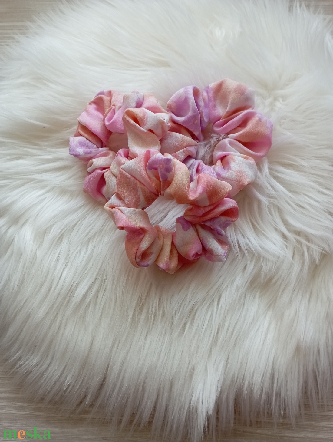 Virágos scrunchie hajgumi - ruha & divat - hajdísz & hajcsat - hajgumi - Meska.hu Virágos scrunchie hajgumi - ruha & divat - hajdísz & hajcsat - hajgumi - Meska.hu