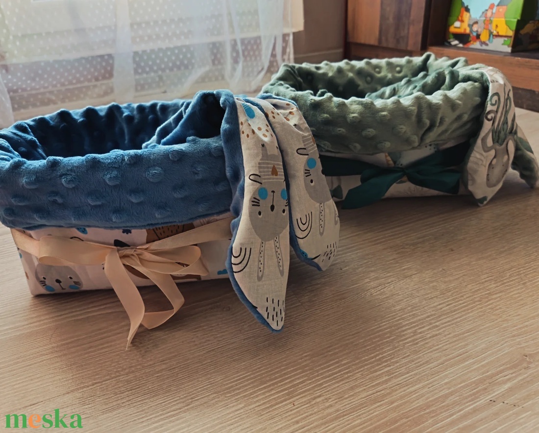 Pelenka tartó, minden tartó szundikendővel - baba - mama - pelenkázó, babafürdető kellékek - pelenkázó neszeszer, pelenkatartó - Meska.hu