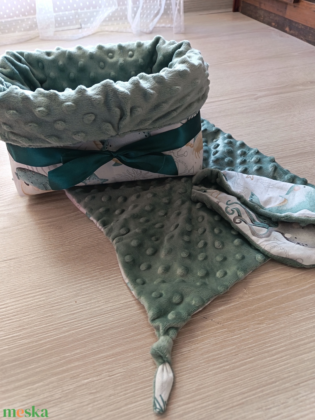 Pelenka tartó, minden tartó szundikendővel - baba - mama - pelenkázó, babafürdető kellékek - pelenkázó neszeszer, pelenkatartó - Meska.hu