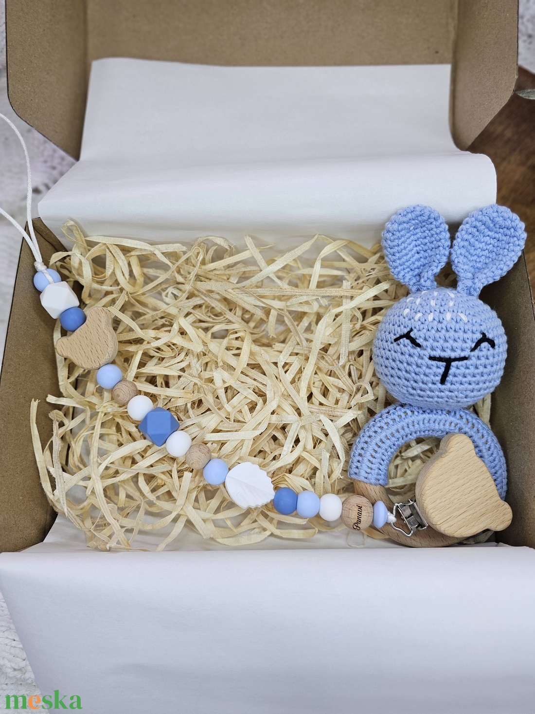 Első ajándékom - Kék nyuszis Babaváró ajándék Babaköszöntő ajándékbox - játék & sport - babalátogató ajándékcsomag - Meska.hu