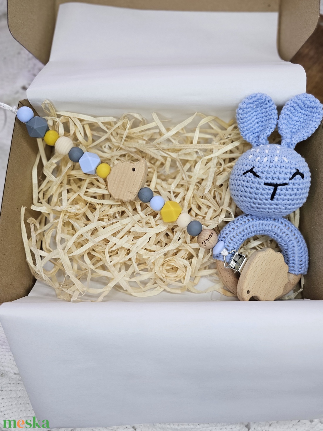 Első ajándékom - Kék nyuszis Babaváró ajándék Babaköszöntő ajándékbox - játék & sport - babalátogató ajándékcsomag - Meska.hu