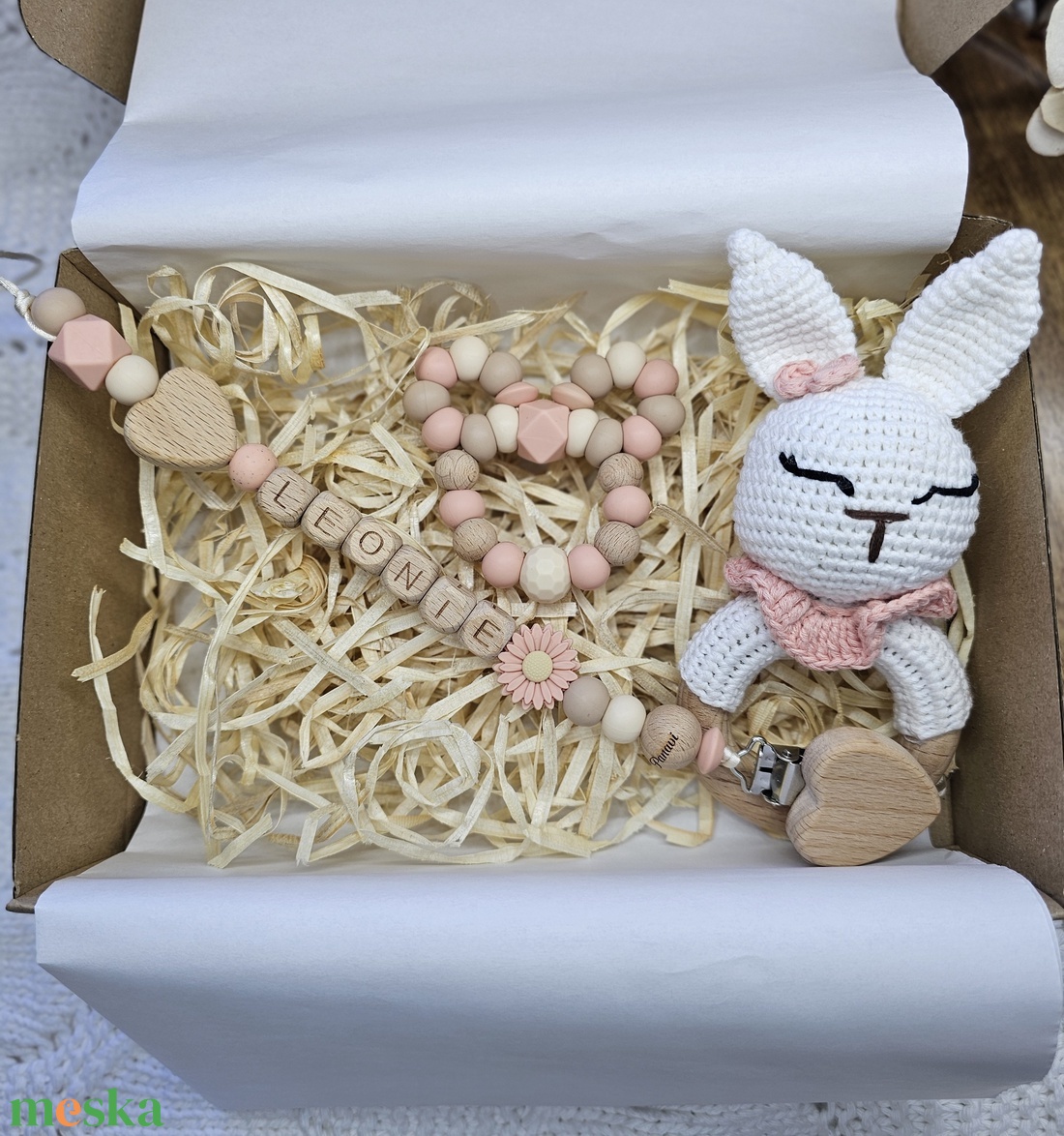 Első ajándékom - Barackvirág nyuszis Babaváró ajándék Babaköszöntő ajándékbox - játék & sport - babalátogató ajándékcsomag - Meska.hu