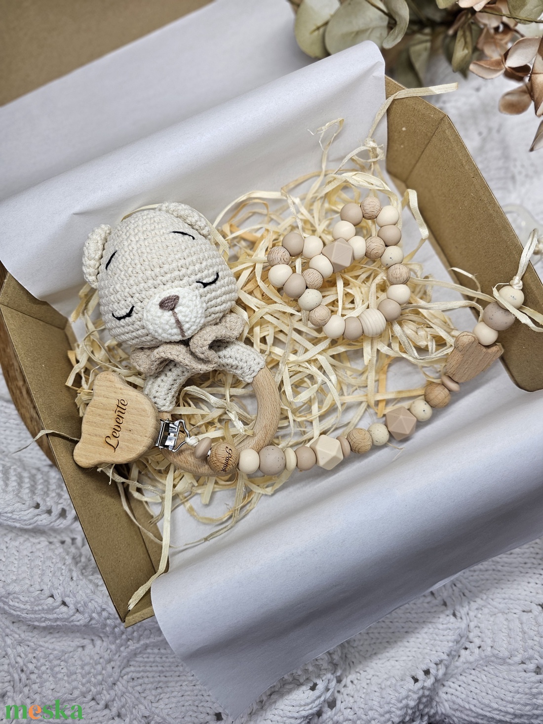 Első ajándékom - Bézs macis Babaváró ajándék Babaköszöntő ajándékbox - baba - mama - babalátogató ajándékcsomag - Meska.hu