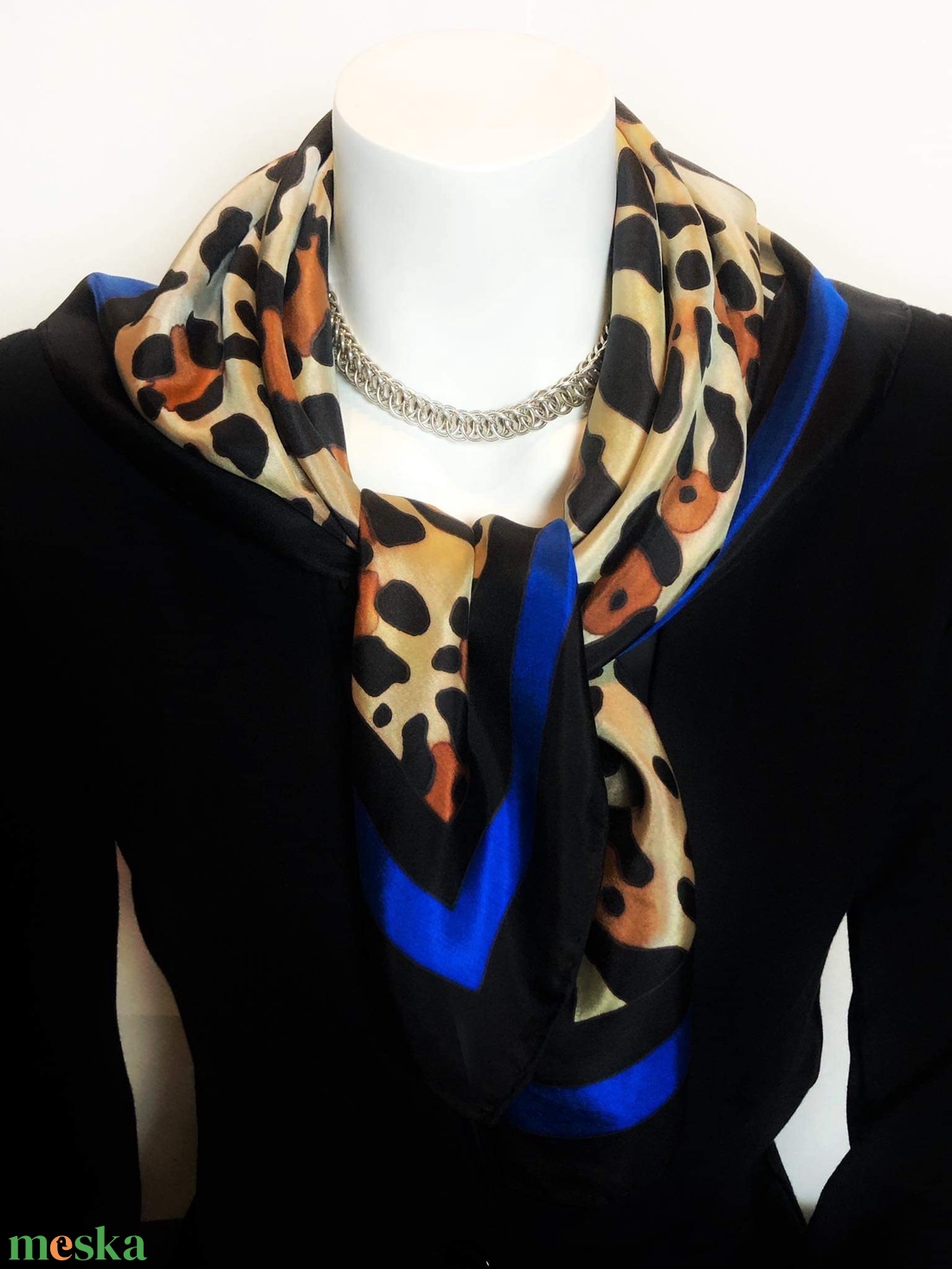Kézzel festett selyemkendő �Animal print kék szegéllyel 75x75cm (pongé 8) - ruha & divat - sál, sapka, kendő - vállkendő - Meska.hu