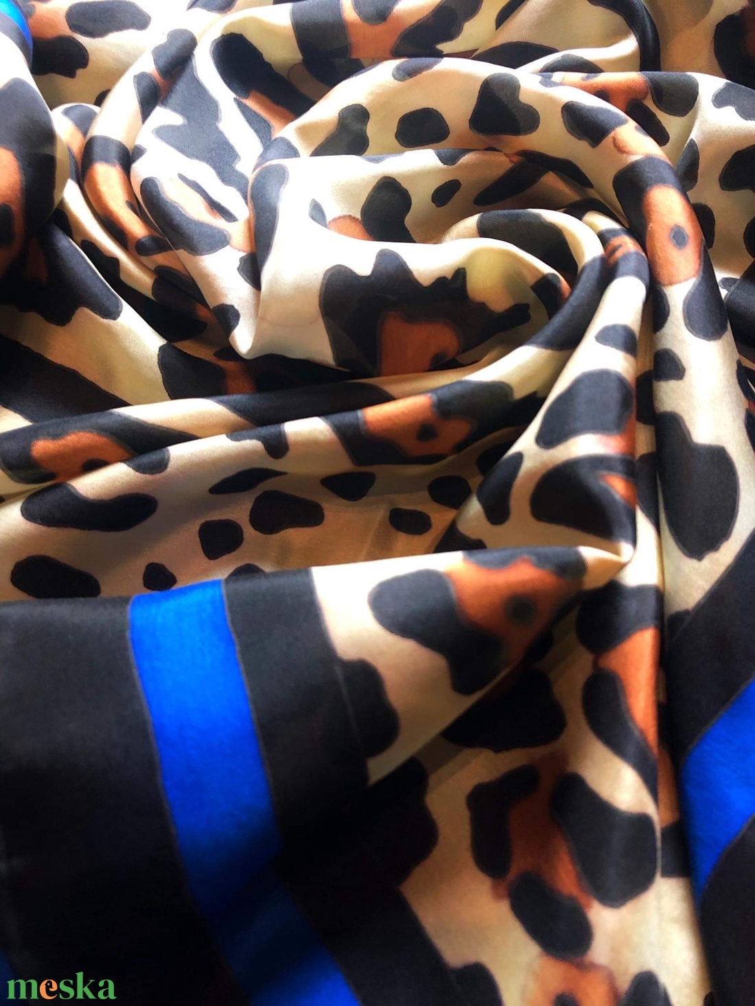 Kézzel festett selyemkendő �Animal print kék szegéllyel 75x75cm (pongé 8) - ruha & divat - sál, sapka, kendő - vállkendő - Meska.hu