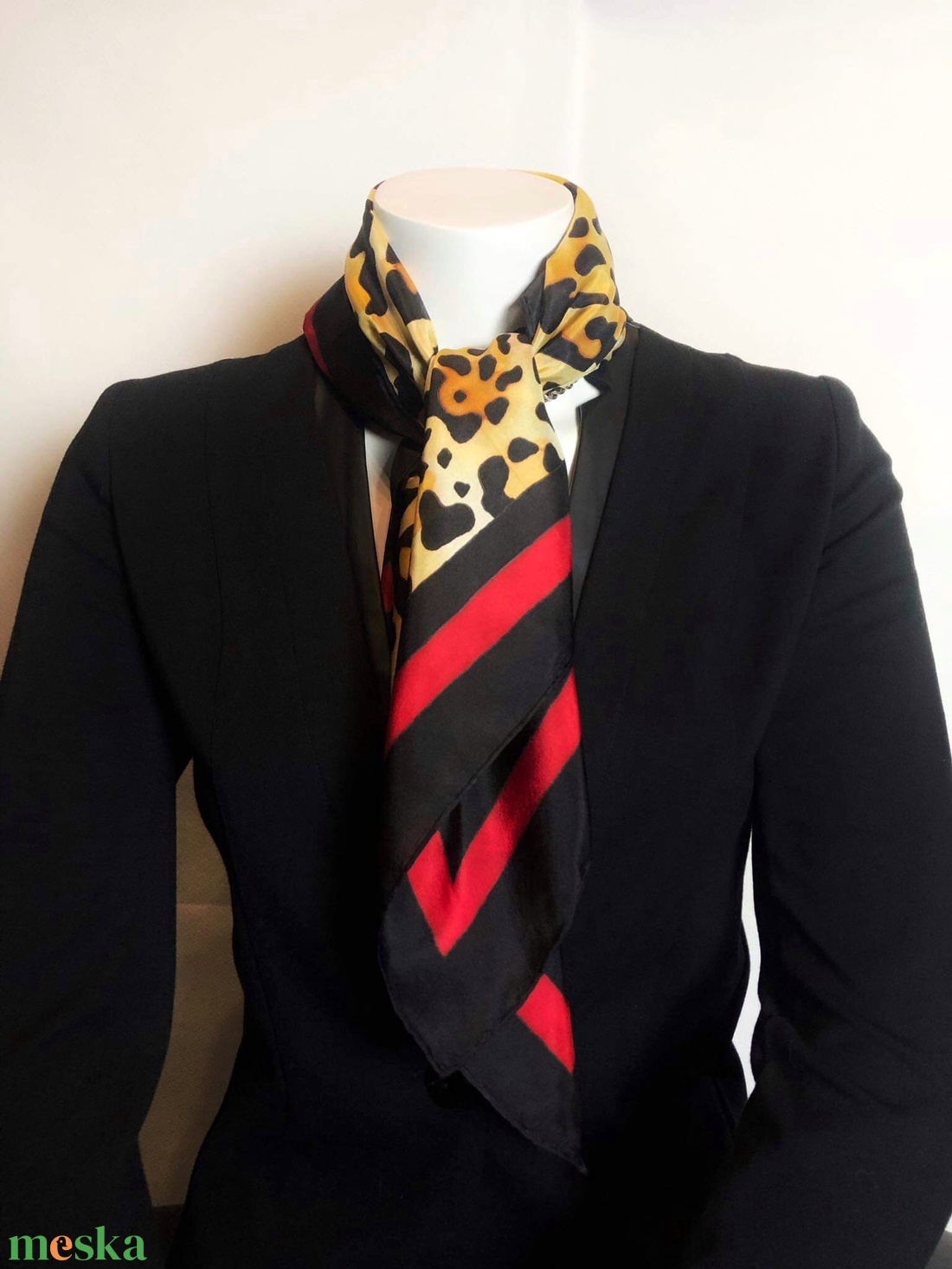 Kézzel festett selyemkendő �Animal print piros szegéllyel 75x75cm (pongé 8) - ruha & divat - sál, sapka, kendő - vállkendő - Meska.hu