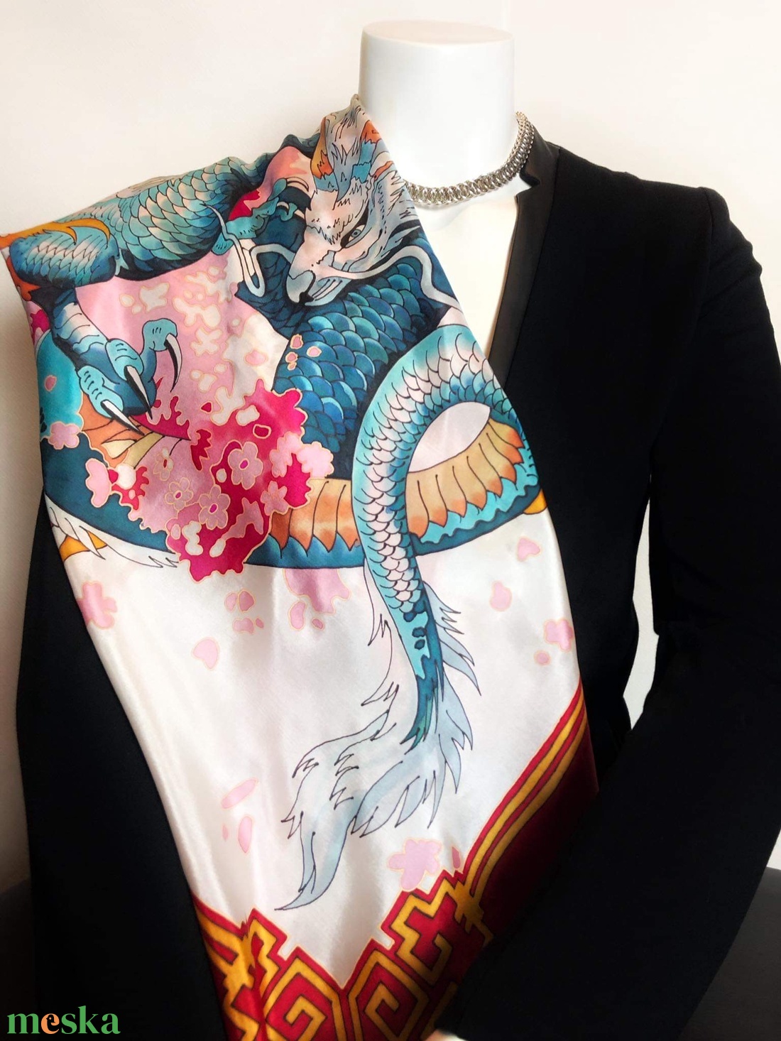 Kézzel festett selyemkendő �Lucky Dragon 90x90cm (pongé 8) - ruha & divat - sál, sapka, kendő - vállkendő - Meska.hu