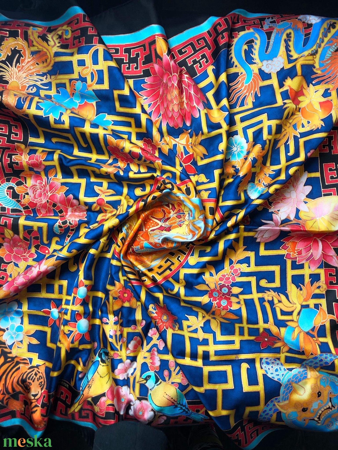 Kézzel festett selyemkendő �Chinese adventure 90x90cm (twill) - ruha & divat - sál, sapka, kendő - vállkendő - Meska.hu