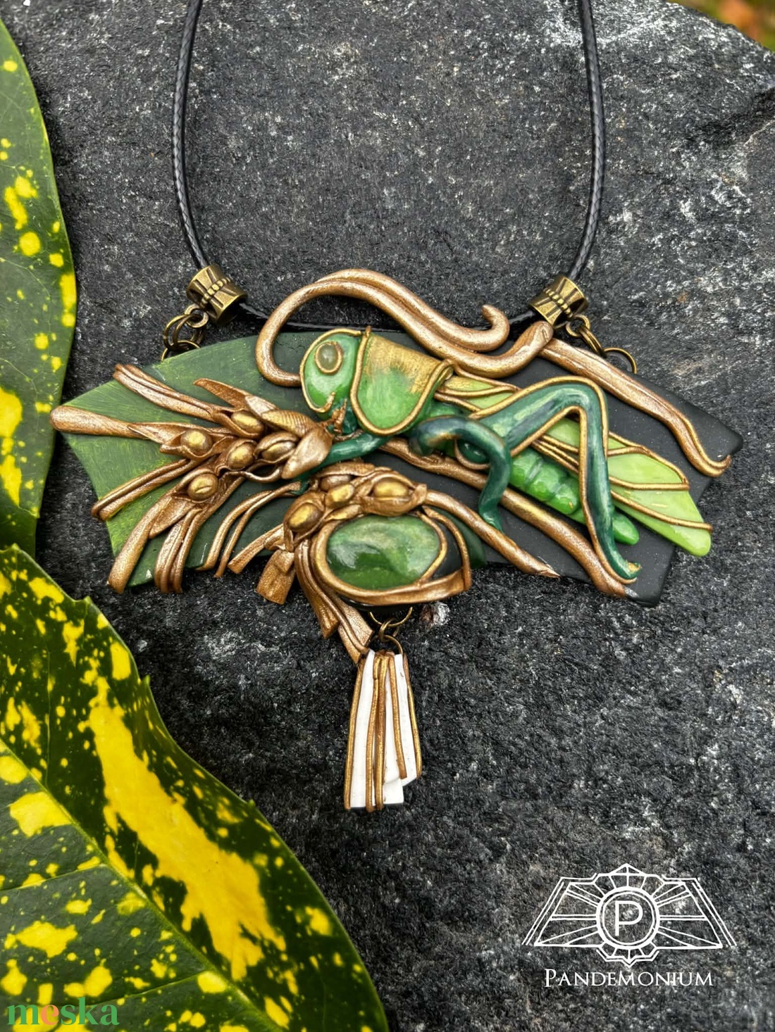 Grasshopper nyaklánc - ékszer - nyaklánc - medálos nyaklánc - Meska.hu