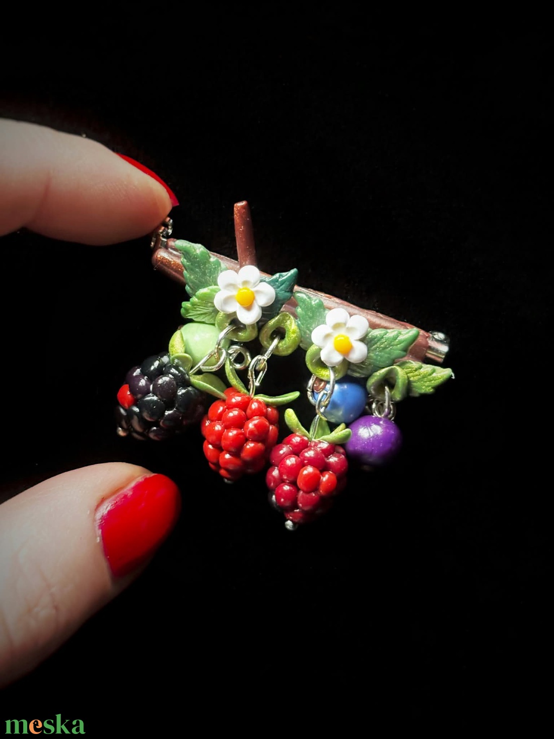 Málnás kitűző - ékszer - kitűző és bross - Meska.hu